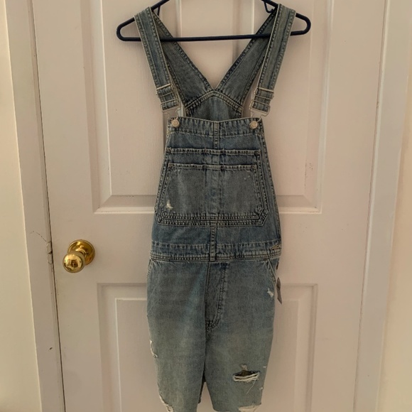 NWT GAP Distressed Short Overalls - Picture 1 of 2